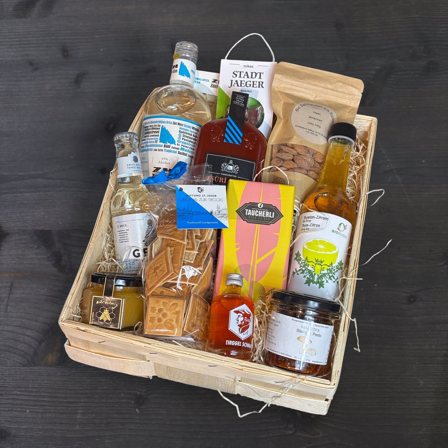 Allerlei aus Zürich Deluxe Geschenkkorb gross