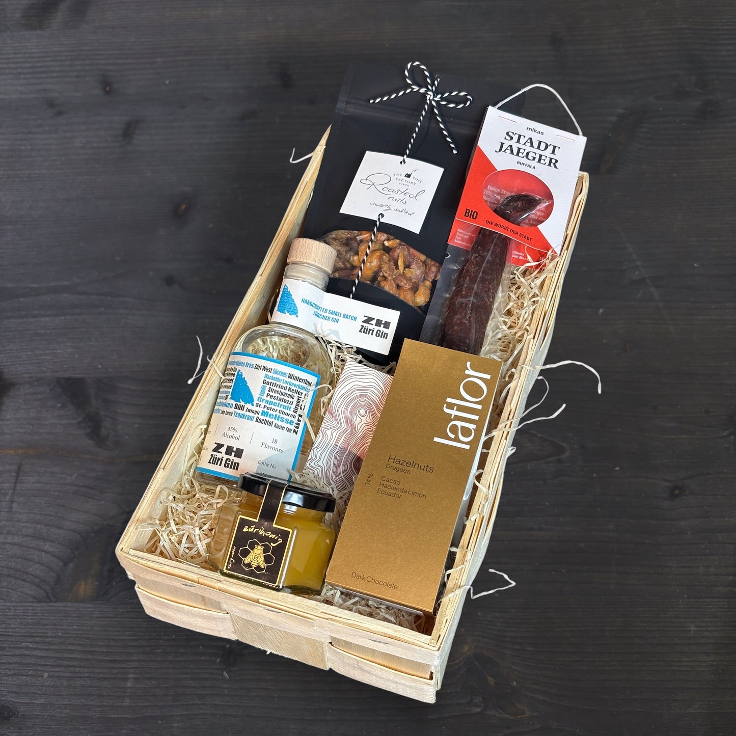 Allerlei aus Zürich Spezial Geschenkkorb mittel